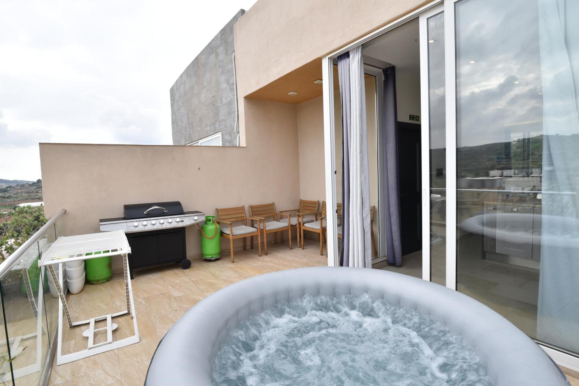 Ferienwohnung Hillview Duplex Penthouse St. Paul's Bay Exterior foto